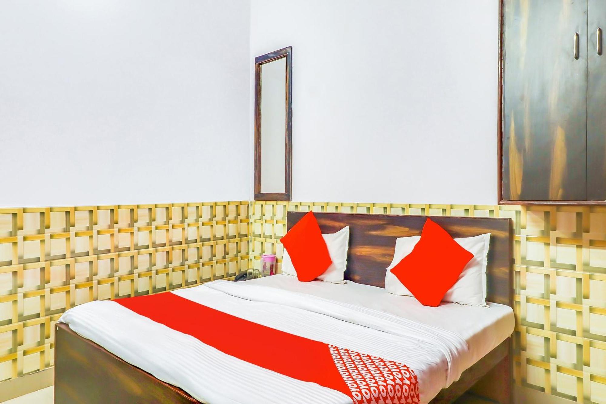 OYO 76591 Hotel Dolphin Lucknow Buitenkant foto