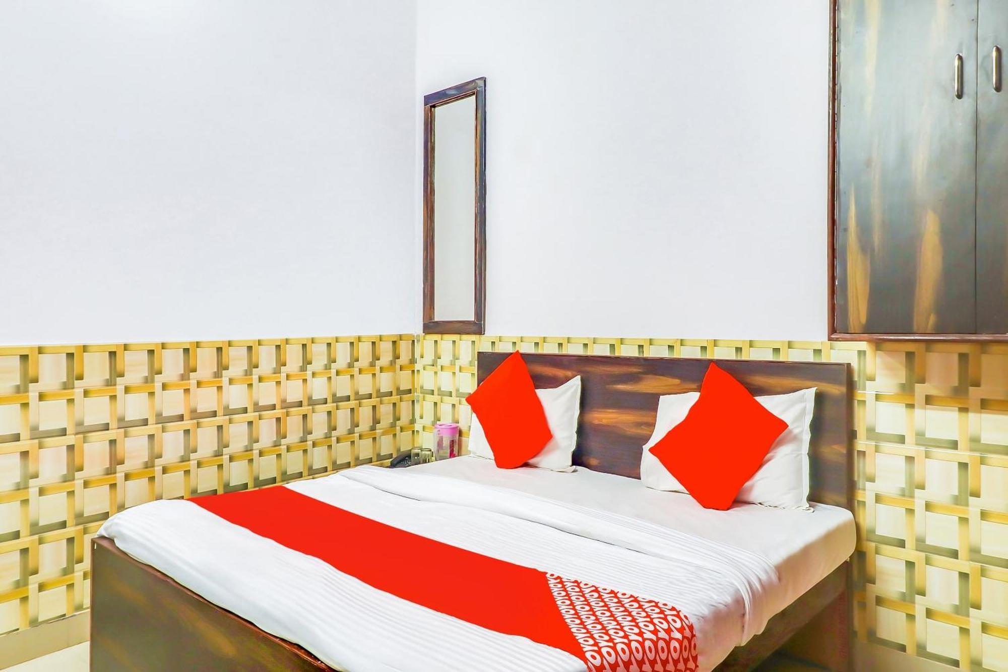 OYO 76591 Hotel Dolphin Lucknow Buitenkant foto