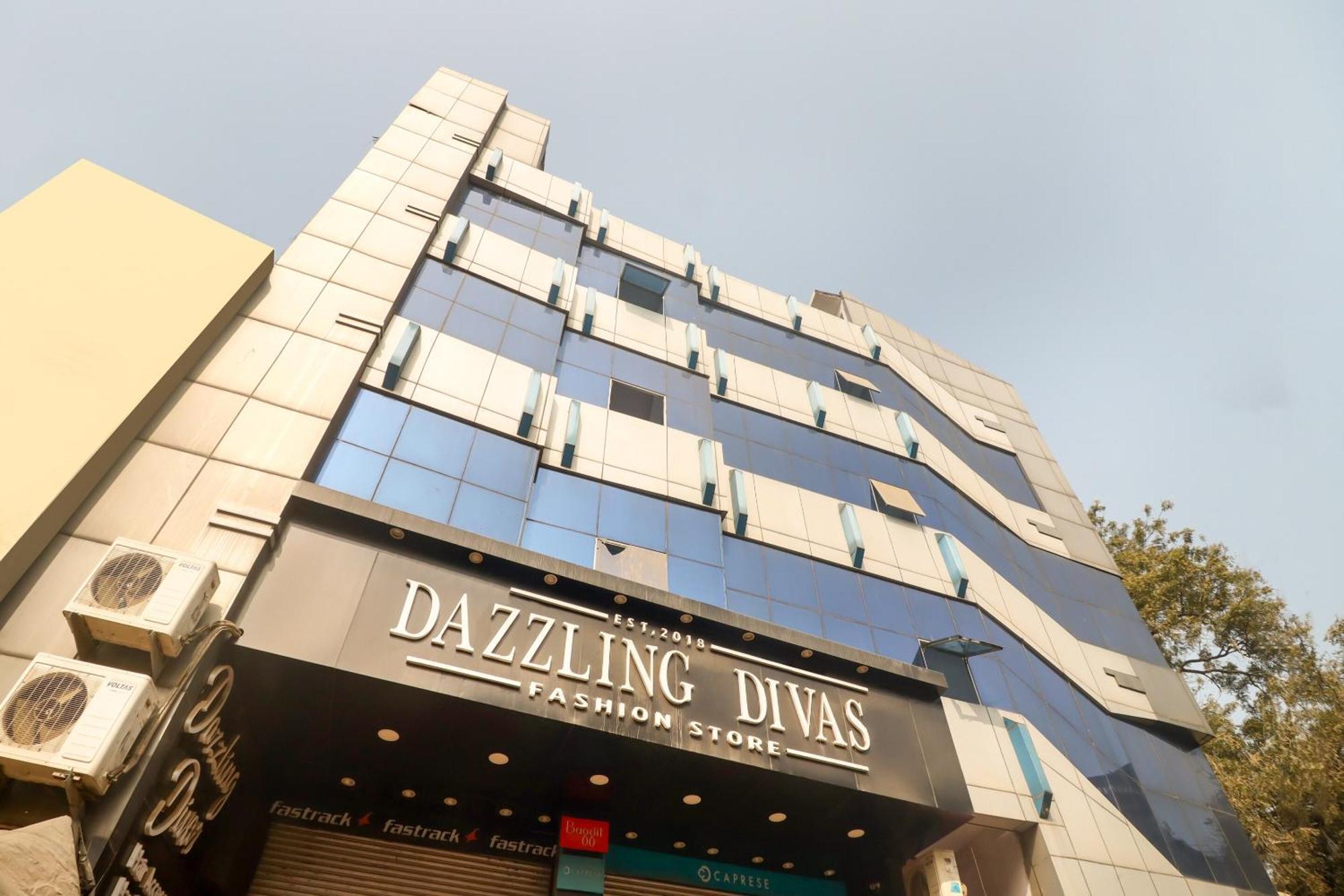 OYO 76591 Hotel Dolphin Lucknow Buitenkant foto